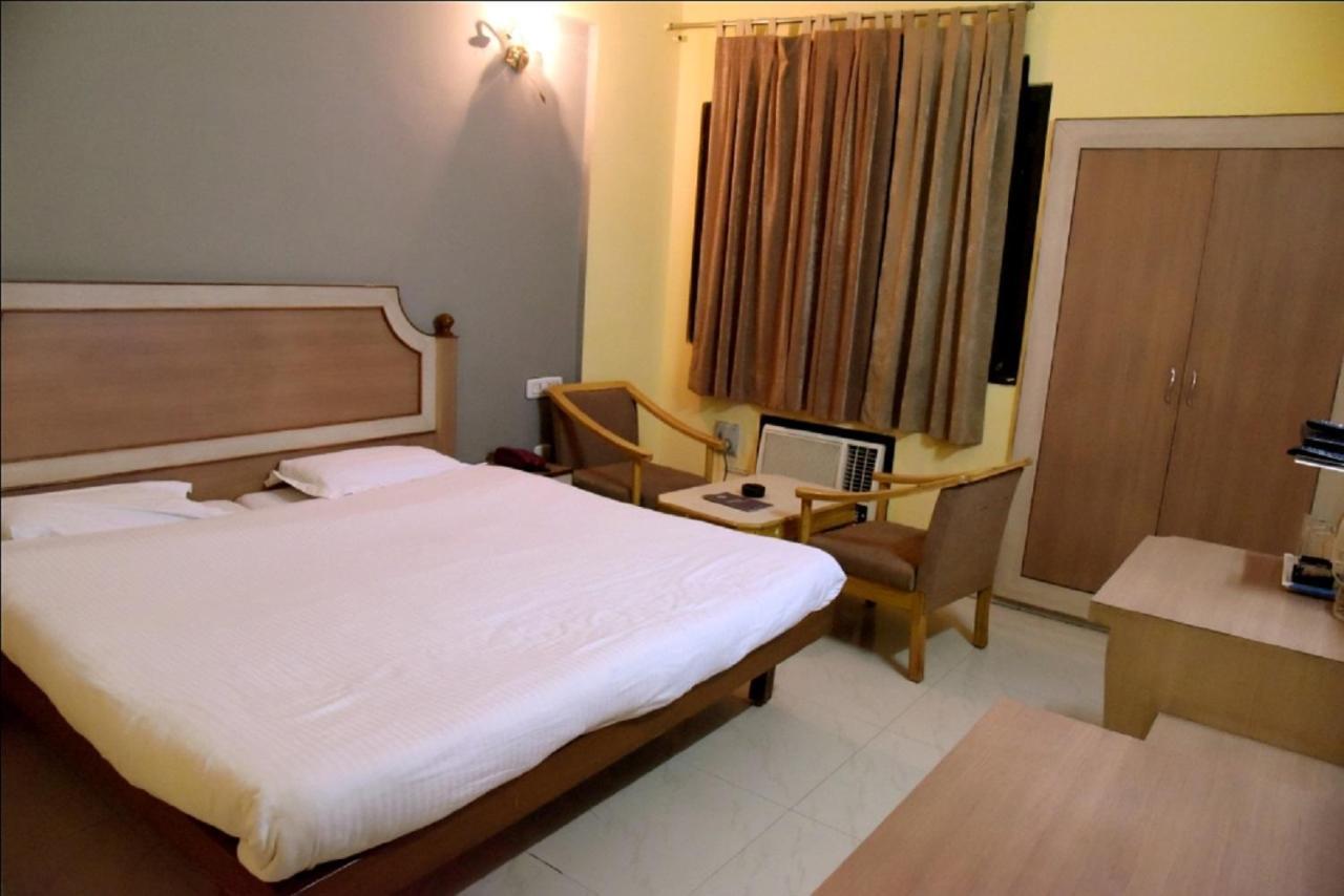 Hotel Krishna Palace , Ayodhya Exterior foto