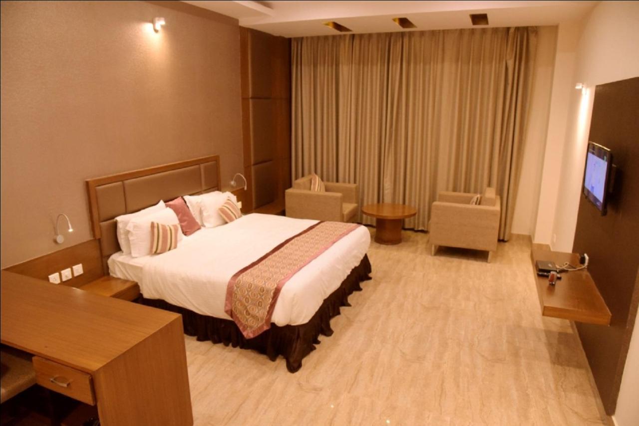 Hotel Krishna Palace , Ayodhya Exterior foto