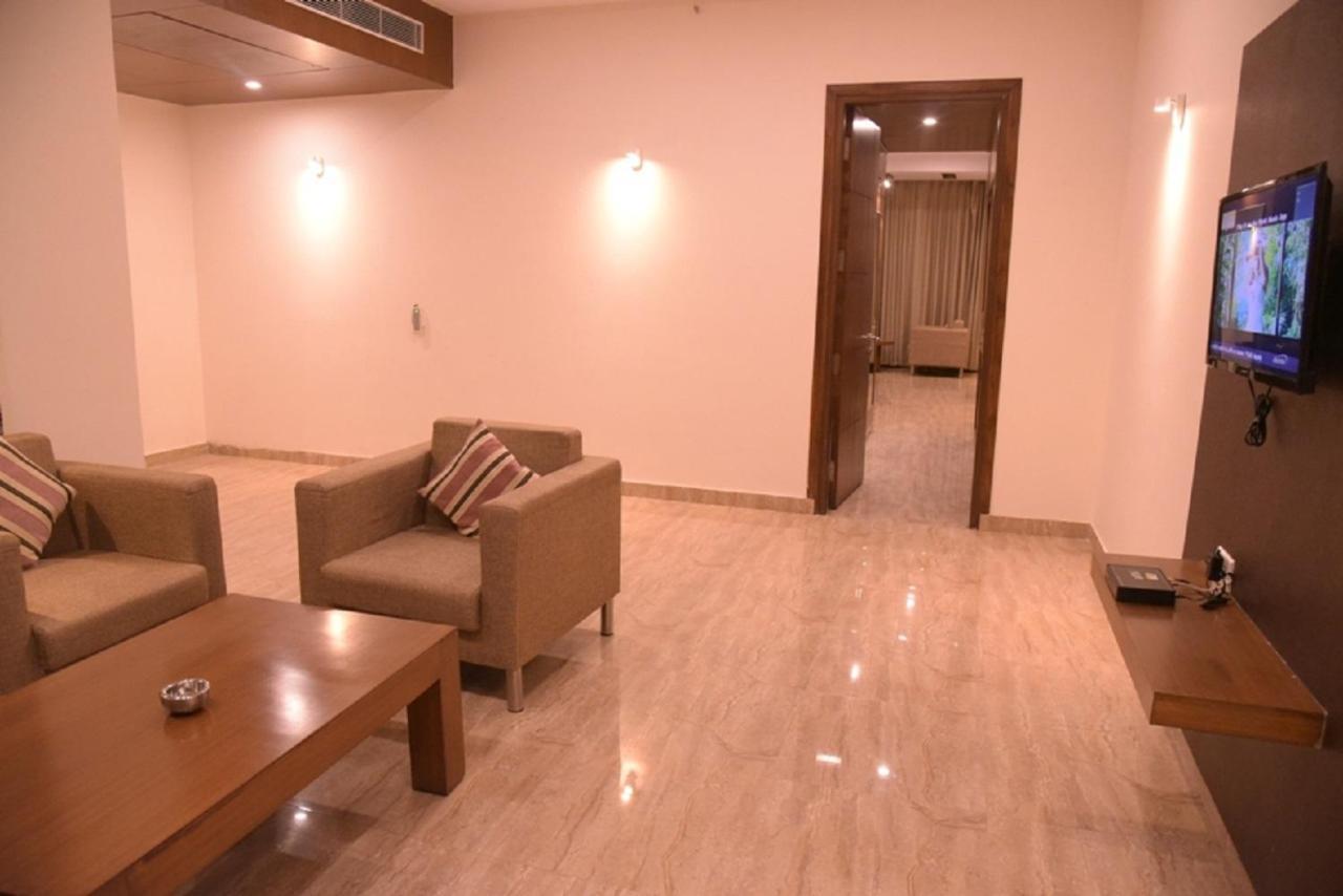 Hotel Krishna Palace , Ayodhya Exterior foto